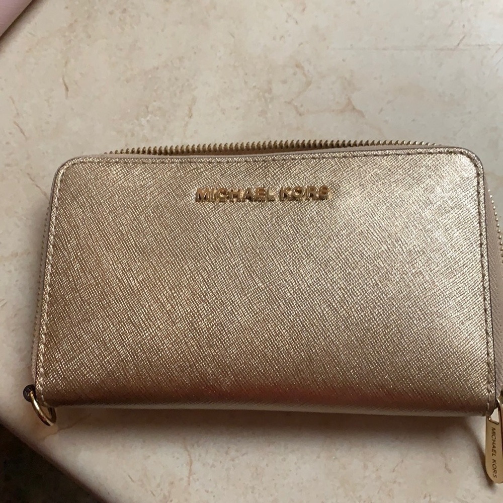 Michael kors wallet gold